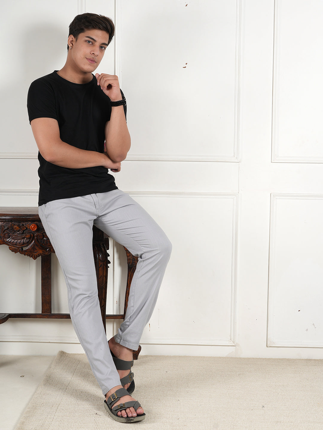 Men Relaxed Straight Leg High-Rise Easy Wash Grey Linen Trousers